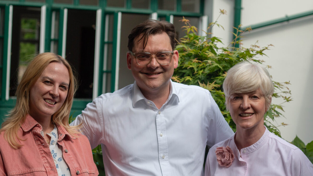 v.li.n.re.: Head of Digital von Gaumen Hoch Catharina Gaissmaier-Heindl Gastronomen und Inhaber Martin und Christiane Pichlmaier ©&Social