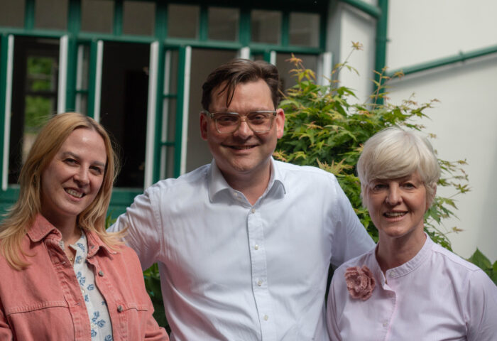 v.li.n.re.: Head of Digital von Gaumen Hoch Catharina Gaissmaier-Heindl Gastronomen und Inhaber Martin und Christiane Pichlmaier ©&Social